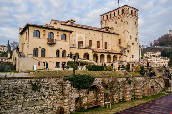Asolo Il Castello REDMASON / Shutterstock.com 